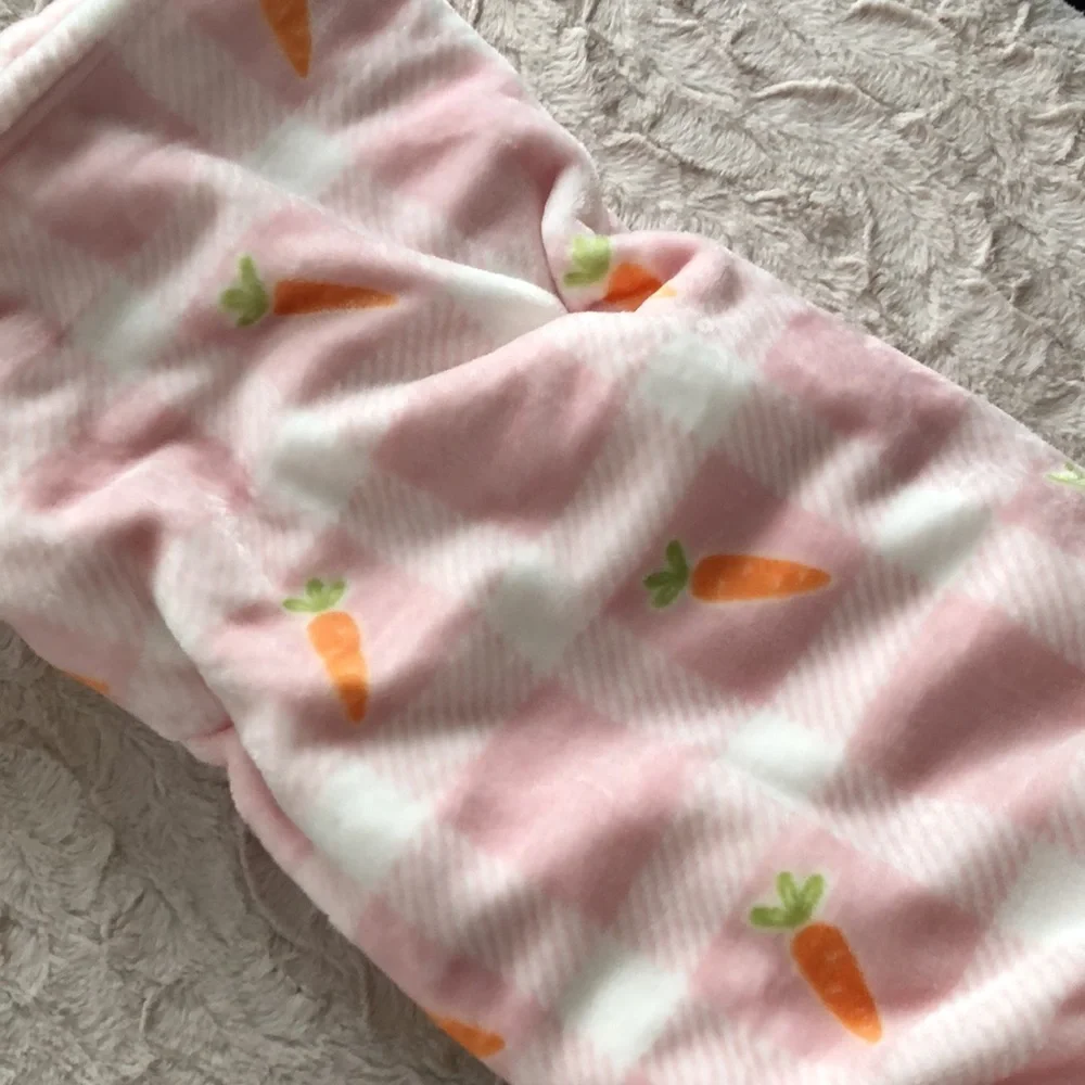 HOPPY SPRING Plush Throw Blanket - Pink & White with a Carrot Design